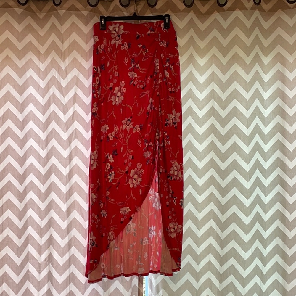 NWT Torrid red floral skirt - size 2X (Torrid size 2)